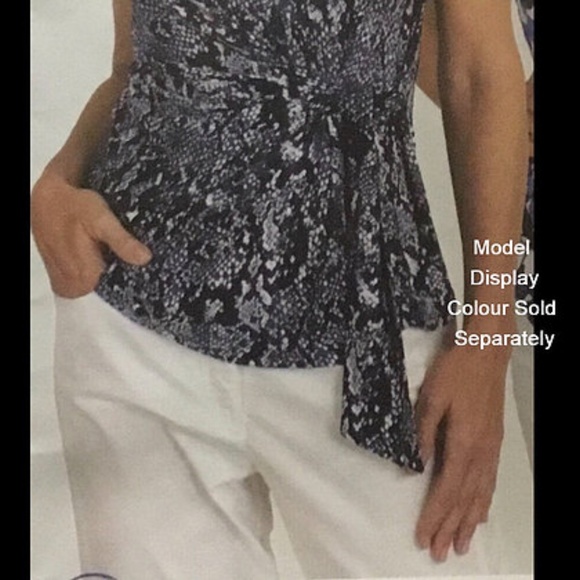 ⬇️ NWT Capsleeve Side Tie Top - Picture 5 of 7